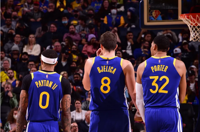  公牛德罗赞谈更衣室氛围，年轻球员成长超预期  