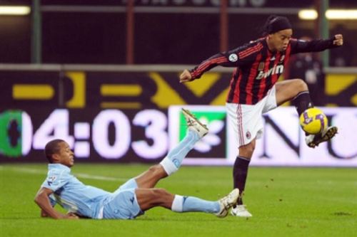  国际米兰队长染红离场，险失榜首  